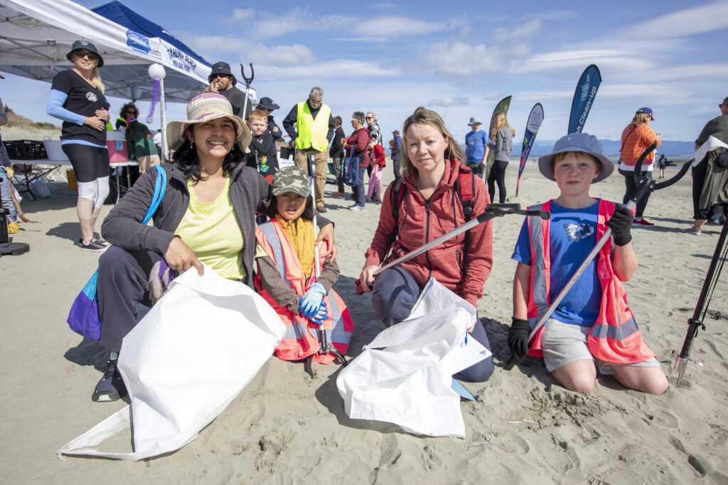Picture by Tim Cuff 28 September 2024 - Tāhuna Beach Holiday Park clean-up at Tāhuna Beach, Nelson, New Zealand