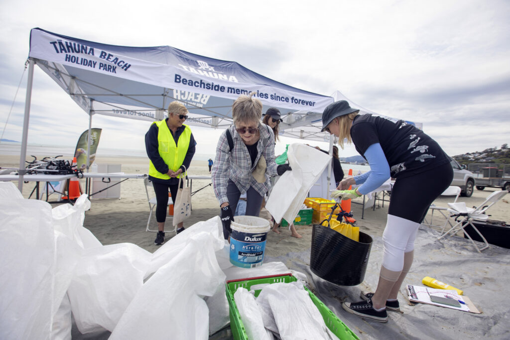 Picture by Tim Cuff 28 September 2024 - Tāhuna Beach Holiday Park clean-up at Tāhuna Beach, Nelson, New Zealand