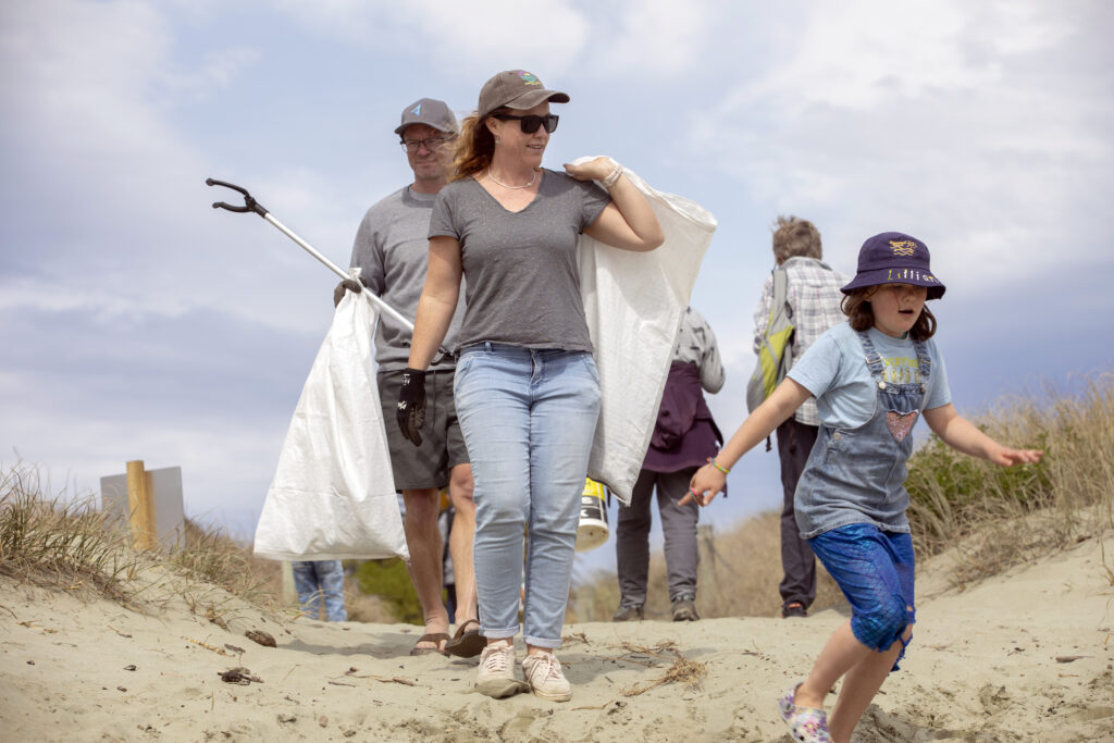Picture by Tim Cuff 28 September 2024 - Tāhuna Beach Holiday Park clean-up at Tāhuna Beach, Nelson, New Zealand