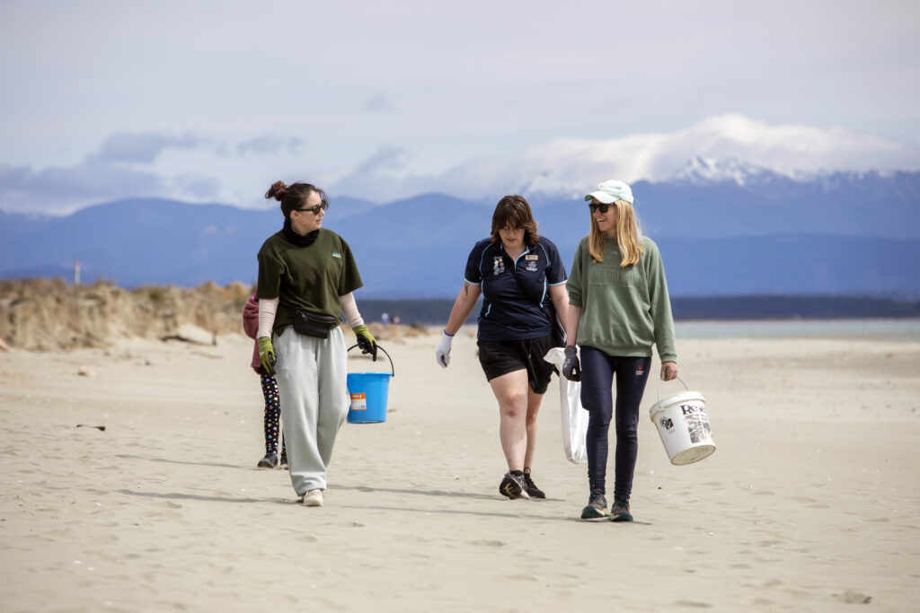 Picture by Tim Cuff 28 September 2024 - Tāhuna Beach Holiday Park clean-up at Tāhuna Beach, Nelson, New Zealand
