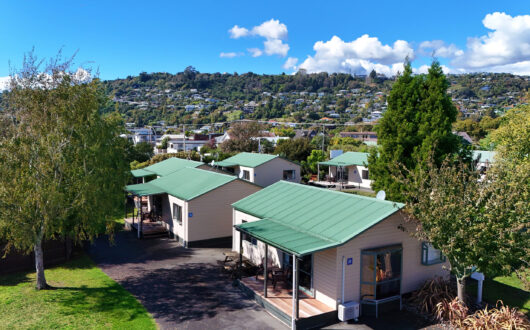 Apartment motels at Tahuna Beach Holiday Park