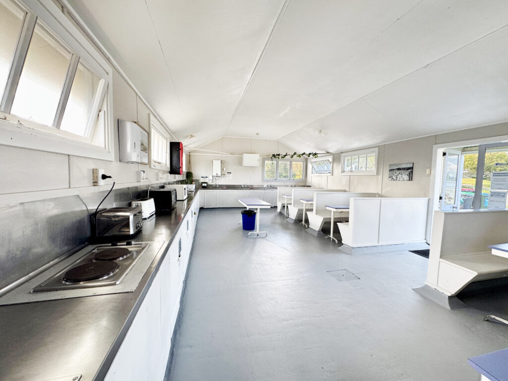 Group kitchen, Tāhuna Beach Holiday Park
