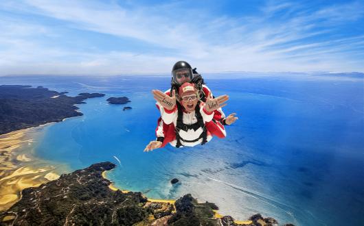 Freefall skydiving over abel tasman