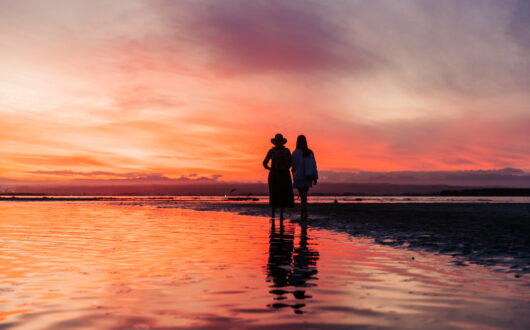 Tāhunanui beach sunset