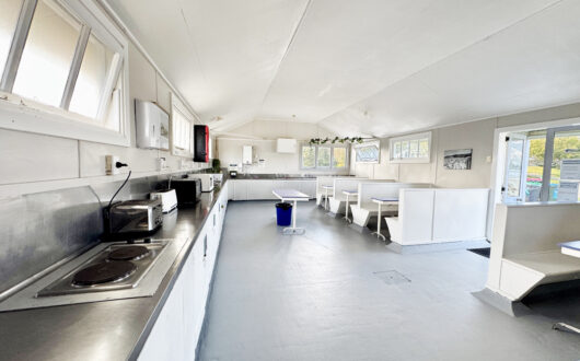 Group kitchen, Tāhuna Beach Holiday Park